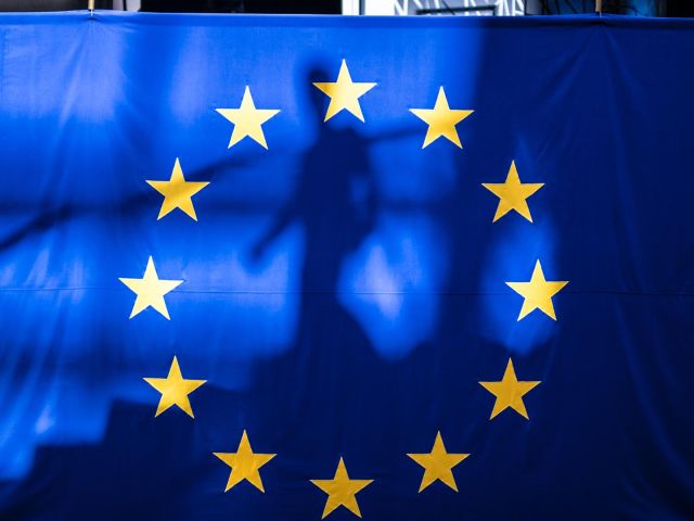 EU_Flag_European_Parliament_1920px